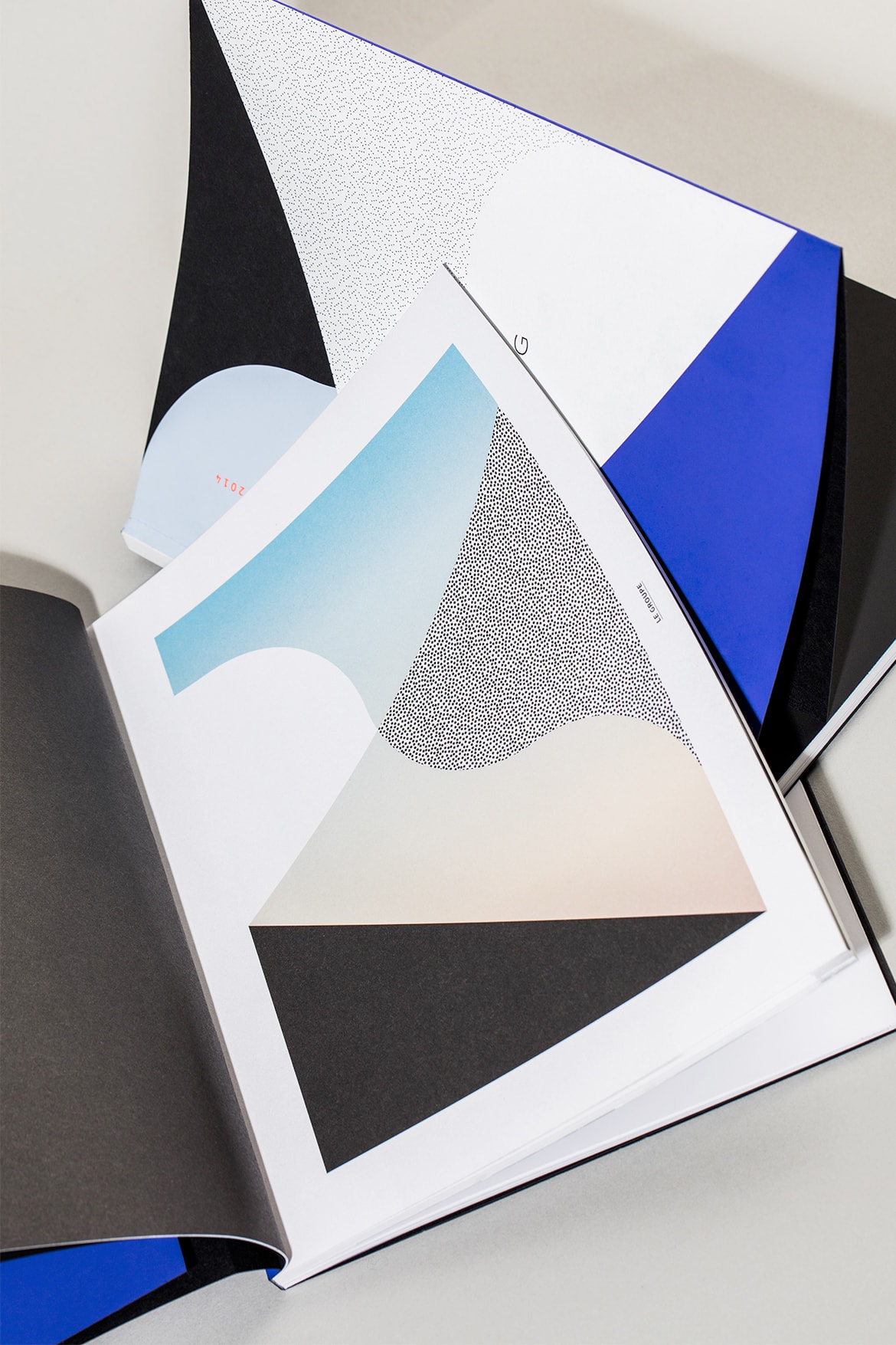 Kering - Rapport d'activite 2014 - Les Graphiquants